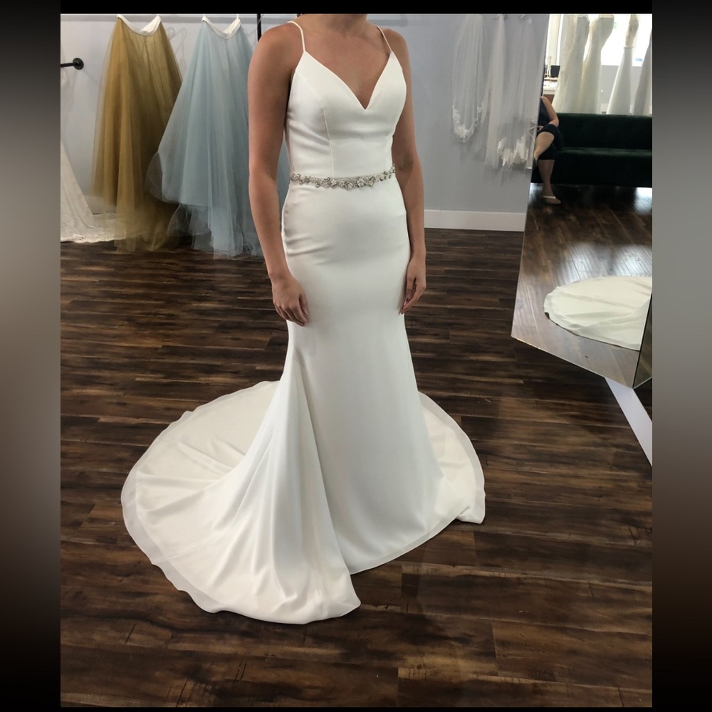 Mikaella 2261 Wedding dress and Matching Veil